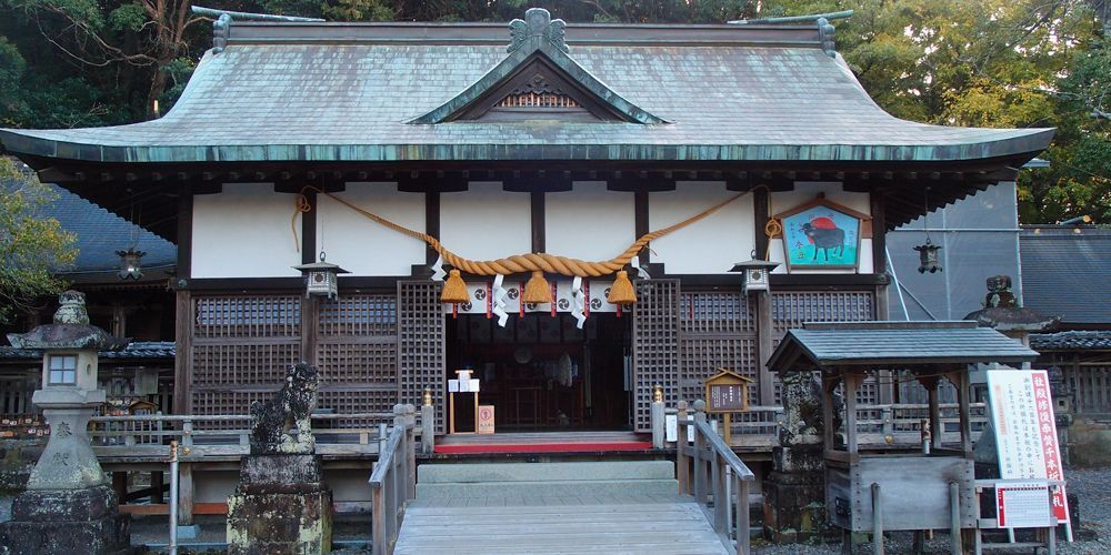 闘鶏神社本殿